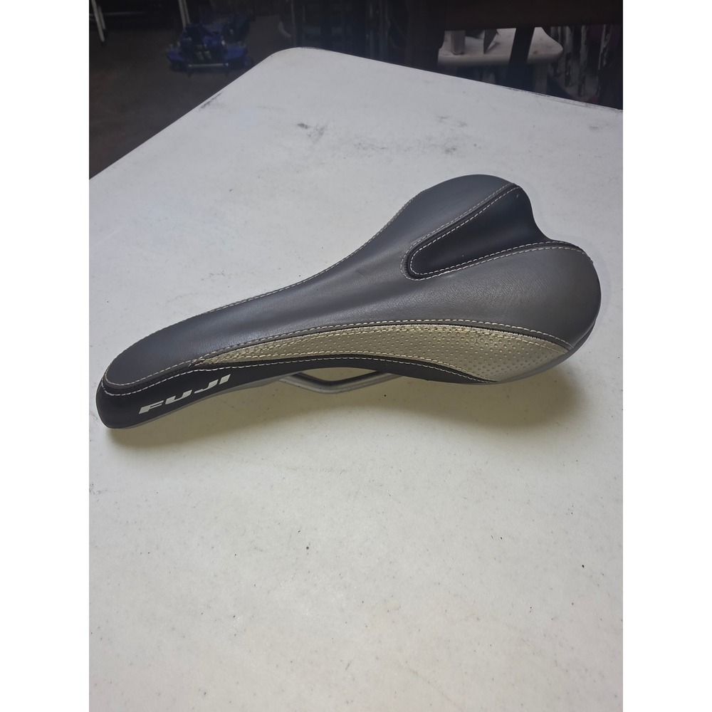 Fuji Bike Saddle Seat Unisex OS Grey Excellent Ergonomic Padded Rail Mount